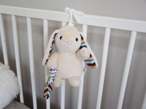 Pluszowy króliczek pozytywka przytulanka maskotka kołysanka ZA5585