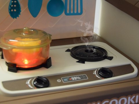 Interaktywna brązowa kuchnia dla dzieci+efekty: światło dźwięk para ZA5765