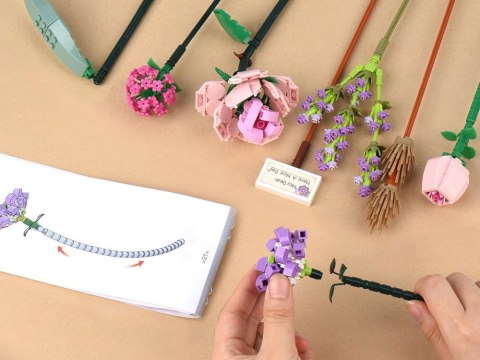 SERIA KWIATY Klocki konstrukcyjne Bukiet kolorowych kwiatów 547ele ZA5347